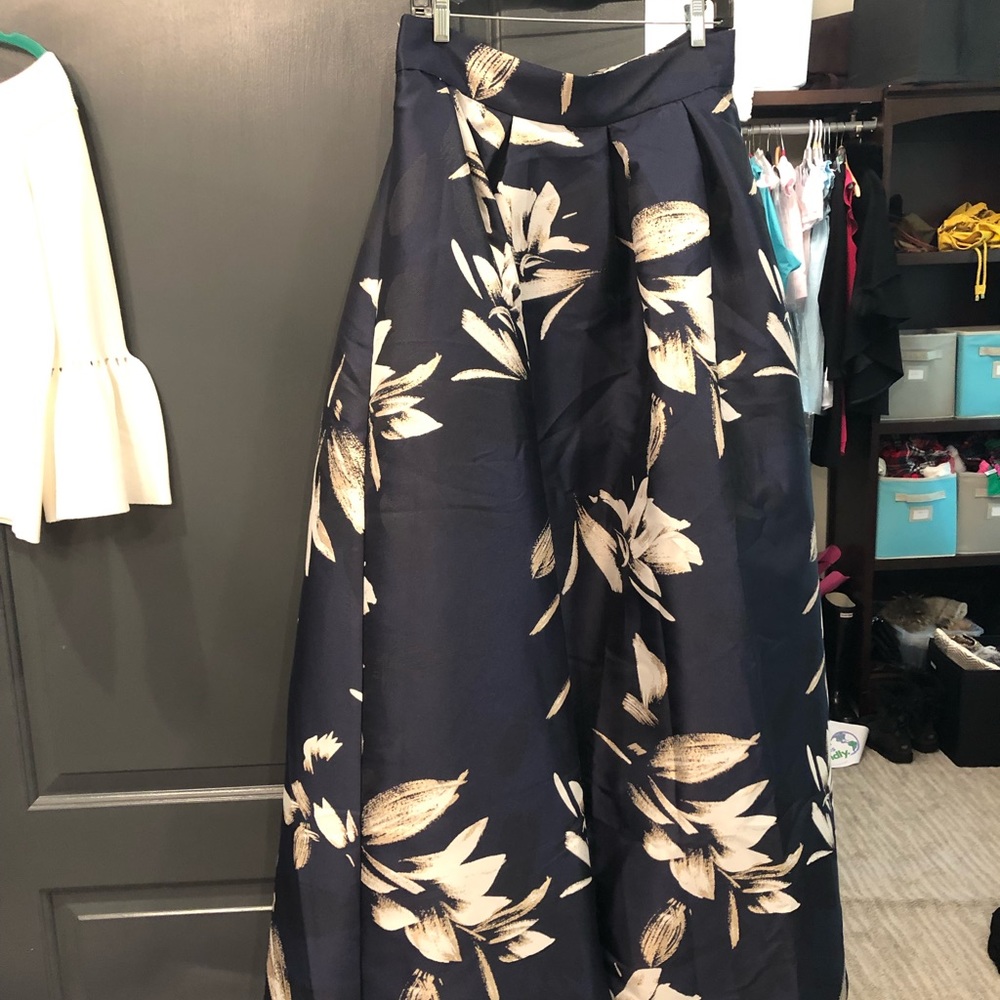 Eliza j beautiful long skirt with free top.